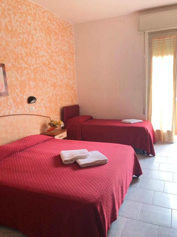 Hotel Serenella Vintage Rimini Bagian luar foto