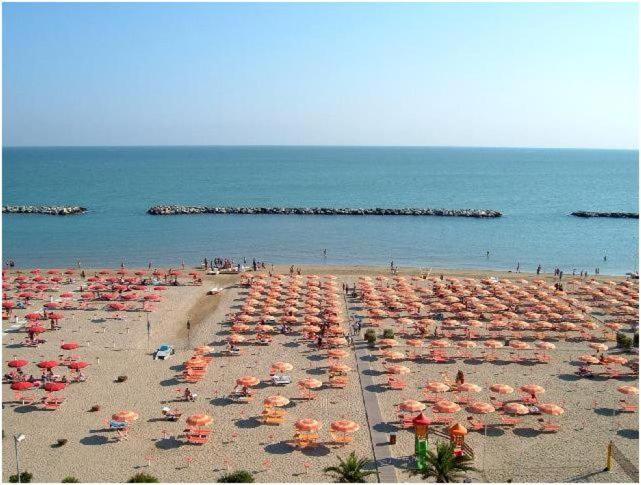 Hotel Serenella Vintage Rimini Bagian luar foto