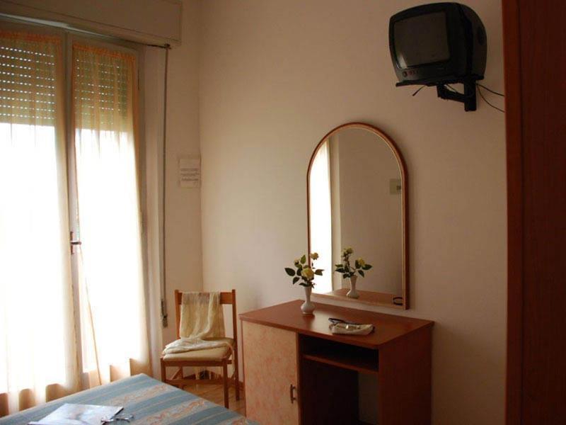 Hotel Serenella Vintage Rimini Bagian luar foto