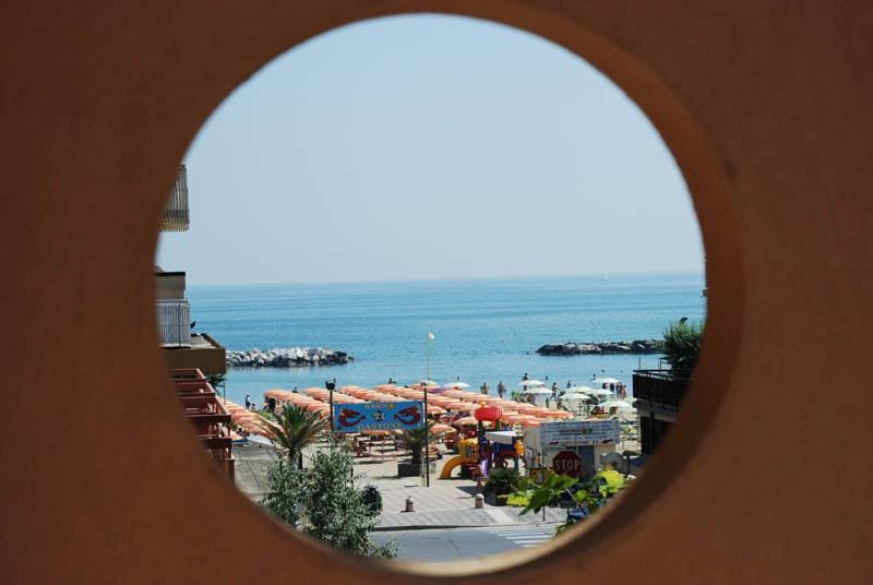 Hotel Serenella Vintage Rimini Bagian luar foto